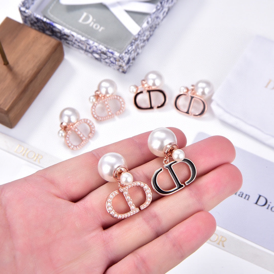 18K CD 30 Montaigne Earrings