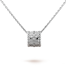 18K Perlée Clovers Pendant Necklace