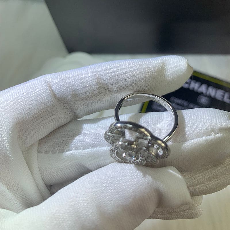 18K CC Fil De Camellia  Ring