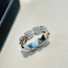 18K White Gold Victoria Vine Ring