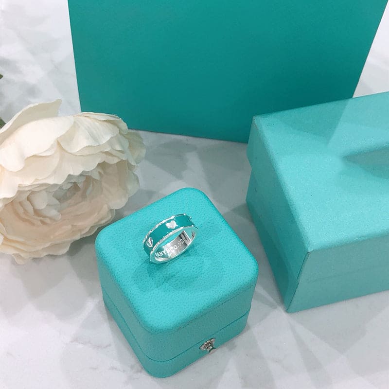 18K T Love Heart Ring