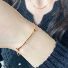 18K T Smile Bracelet