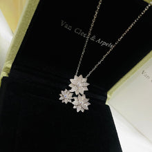 18K Three Flowers Lotus Necklace