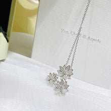 18K Three Flowers Lotus Necklace