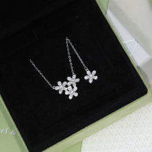 18K Three Flowers Socrate Necklace