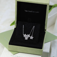 18K Three Flowers Socrate Necklace