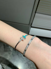 18K T Diamond and Turquoise Wire Bracelet