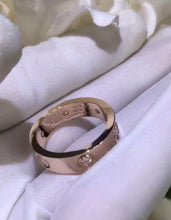 18K Love Wedding Eight Diamonds Ring