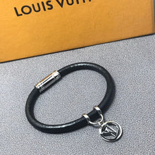 18K Louis Hang It Bracelet