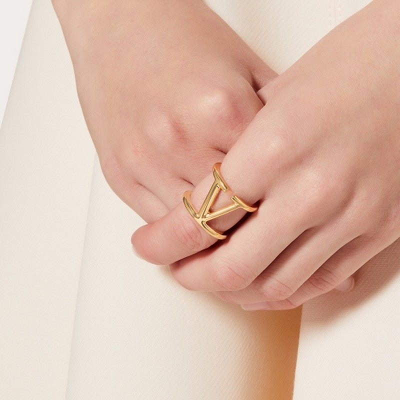 18K VLogo Signature Gold Ring