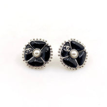 18k CHANEL CC Black Pearl Earrings