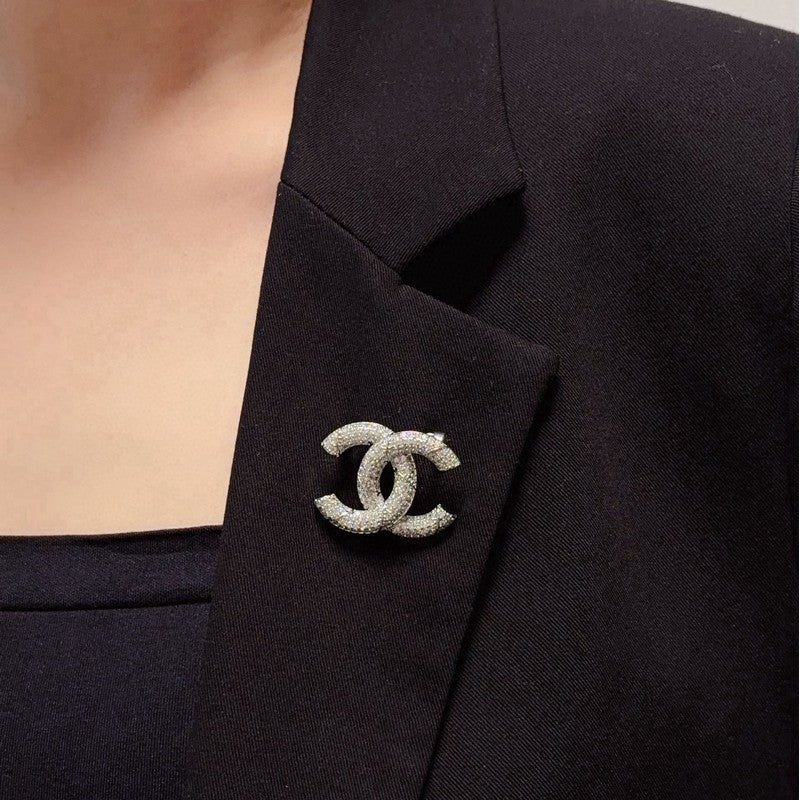 18K CC White Gold Diamond Brooch