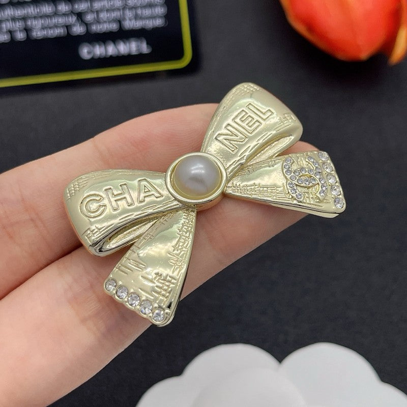 18K CC Bow Tie Gold Brooch