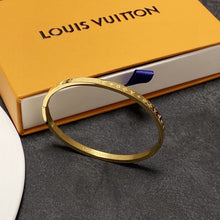 18K Louis Vintage Bracelet