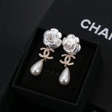 18K CHANEL Flower Pearl Earrings