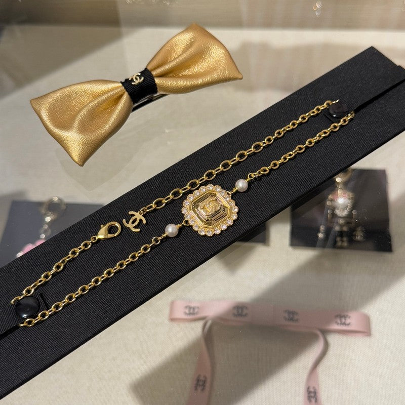 18K CC 25K Cube Pearl Choker Necklace