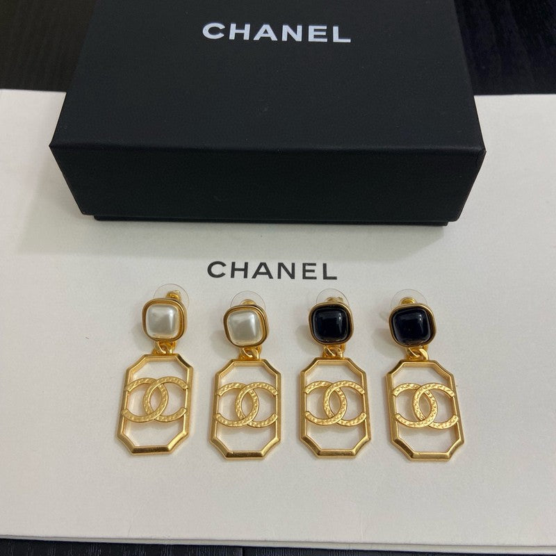 18K CC Black & White Pearl Gold Earrings