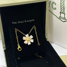 18K Rose De Noël Clip Pendant Necklace