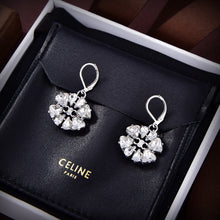 18K Triomphe Daisy Earrings