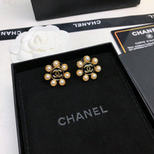 18K CC Flower Pearls Earrings