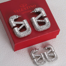 18K Vlogo Crystals Earrings
