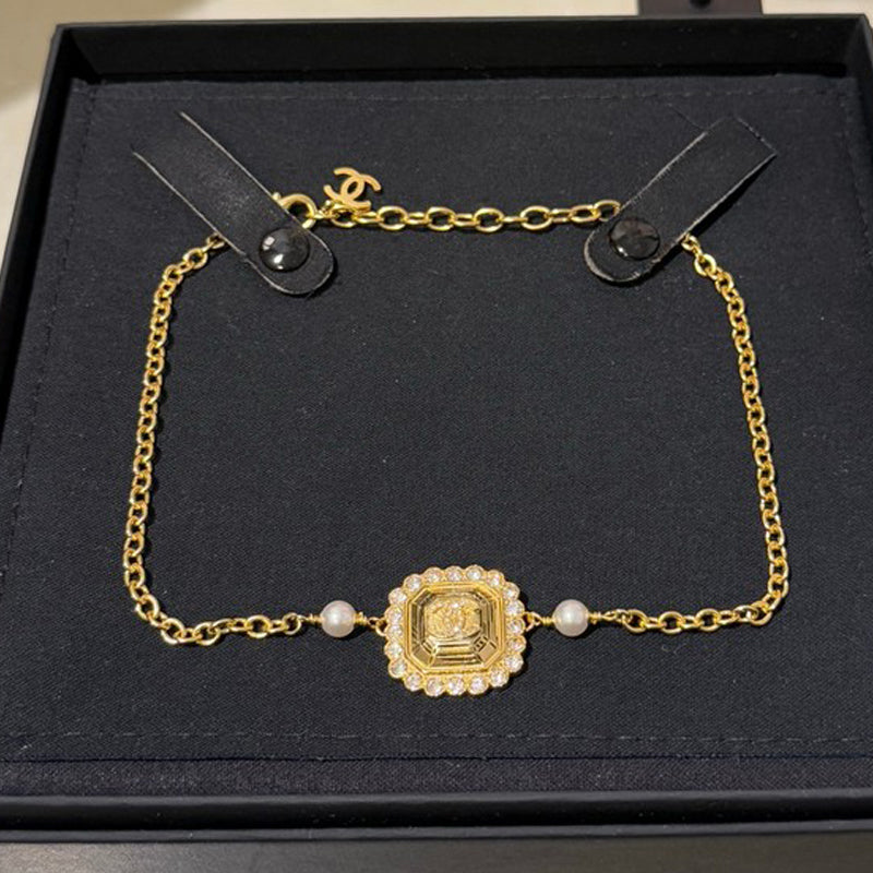 18K CC 25K Cube Pearl Choker Necklace