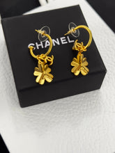 18K CC Flowers Earrings