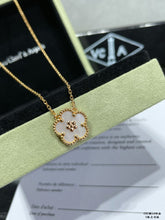18K Lucky Spring Pendant Clover Necklace