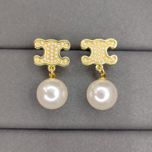 18K Triomphe Pearls Earrings