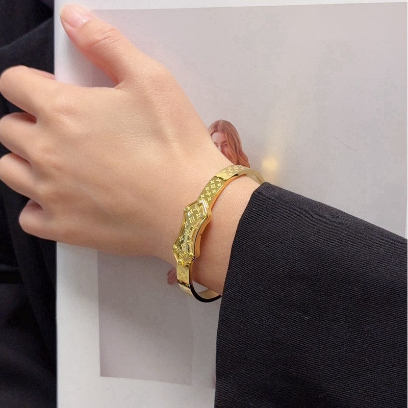 18K Louis Shield Gold Bracelet