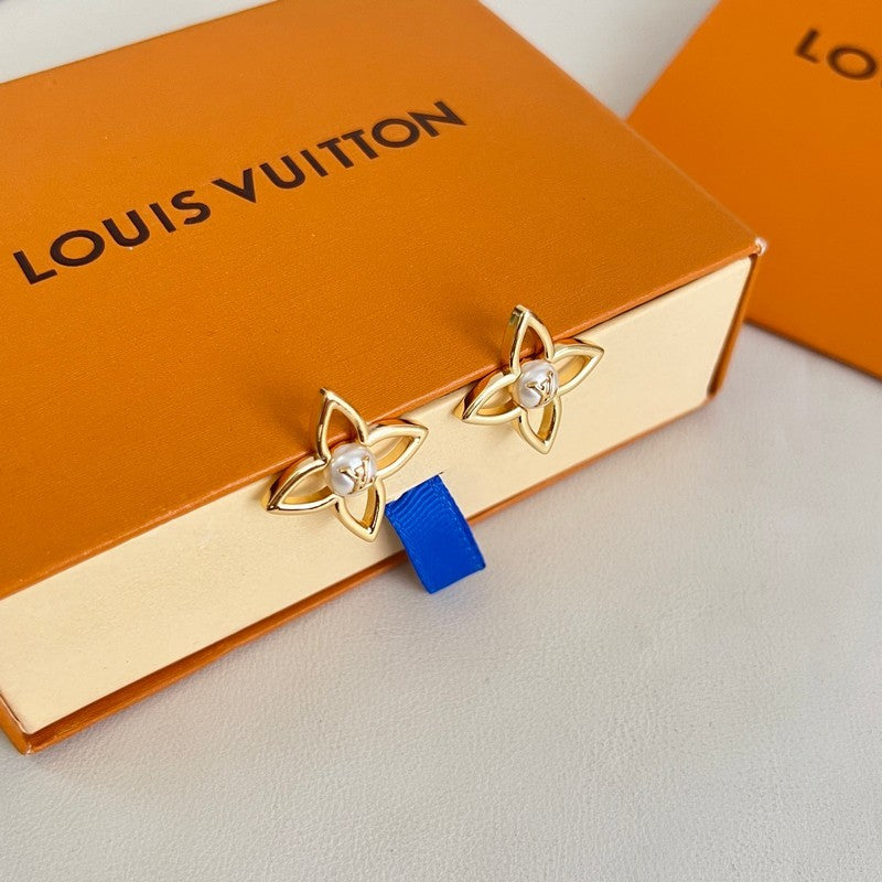 18K Louis Pearly Flower Earrings