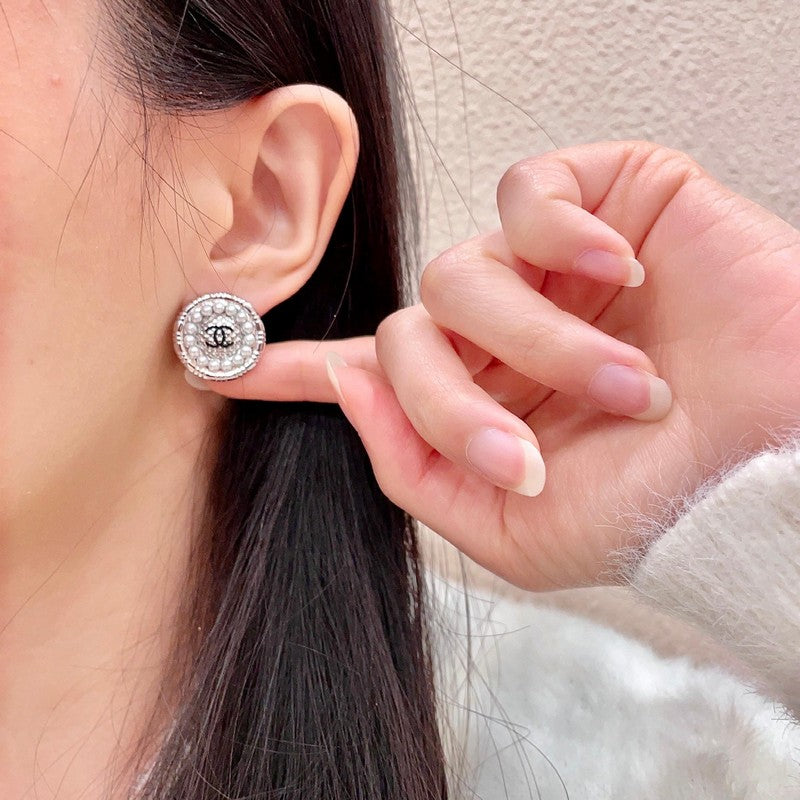 18K CC Pearl Round Vintage Earrings