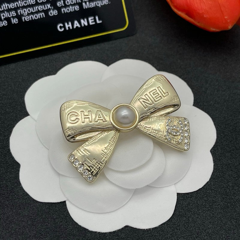 18K CC Bow Tie Gold Brooch