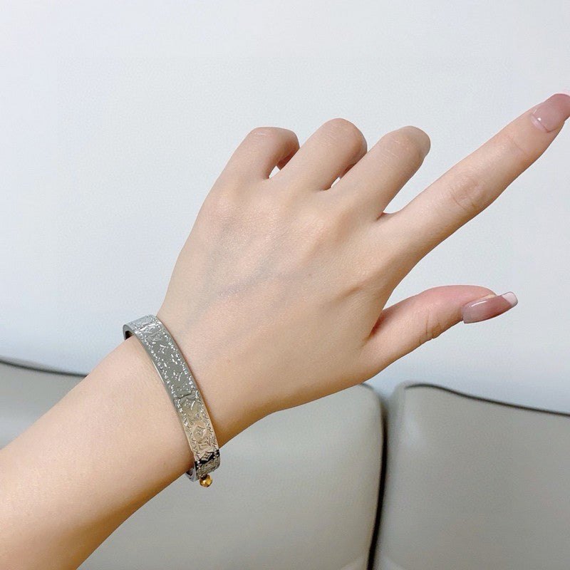 18K Louis Gold Bracelet