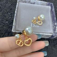 18K CD 30 Montaigne Heart Earrings