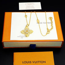 18K Louis Medaillon Necklace