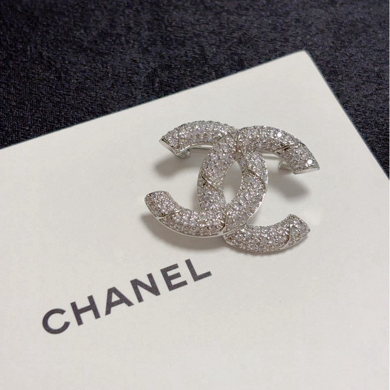 18K CC White Gold Diamond Brooch