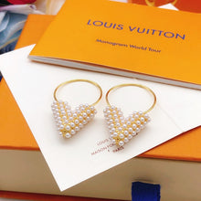 18K Louis Essential V Perle Hoop Earrings