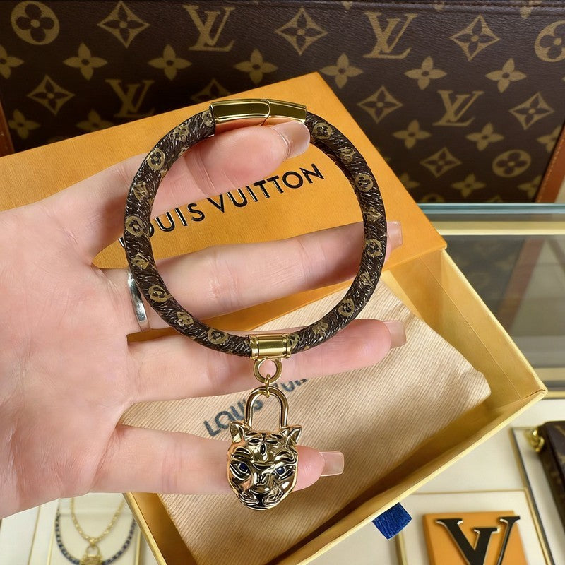 18K Louis Tiger Gold Bracelet