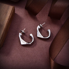 18K Triangle Open Earrings