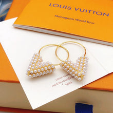 18K Louis Essential V Perle Hoop Earrings