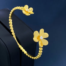 18K Frivole Open Bracelet