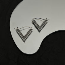 18K Vlogo Diamonds Earrings