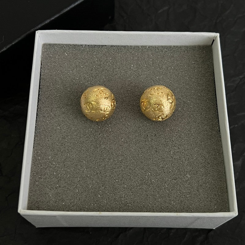 18K CC Gold Round Earrings