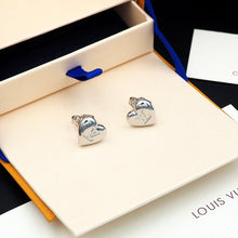 18K Louis Heart Earrings