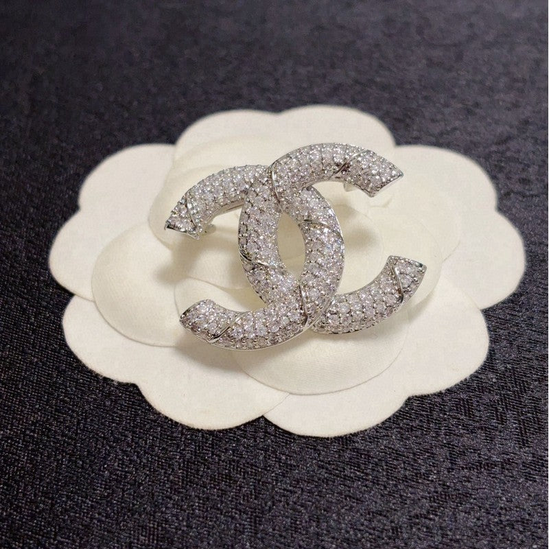 18K CC White Gold Diamond Brooch
