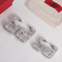 18K Vlogo Crystals Earrings