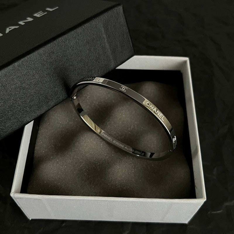 18K CC Gold Vintage Bracelet