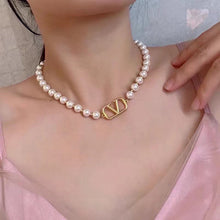 18K VLogo Pearls Choker Necklace