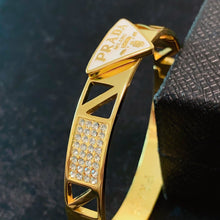 18K Pra Triangle Diamond Bracelet